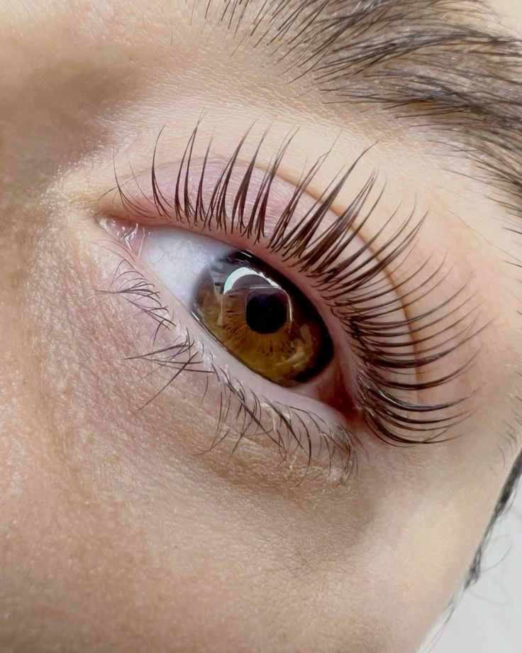 Les bienfaits du rehaussement de cils pour les cils naturels